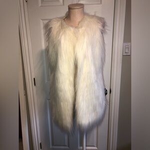 Parkhurst Elegant White Faux Fur Vest size small